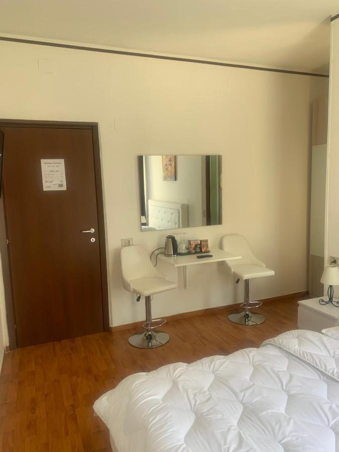 Albergo Al Lago Anfo Buitenkant foto