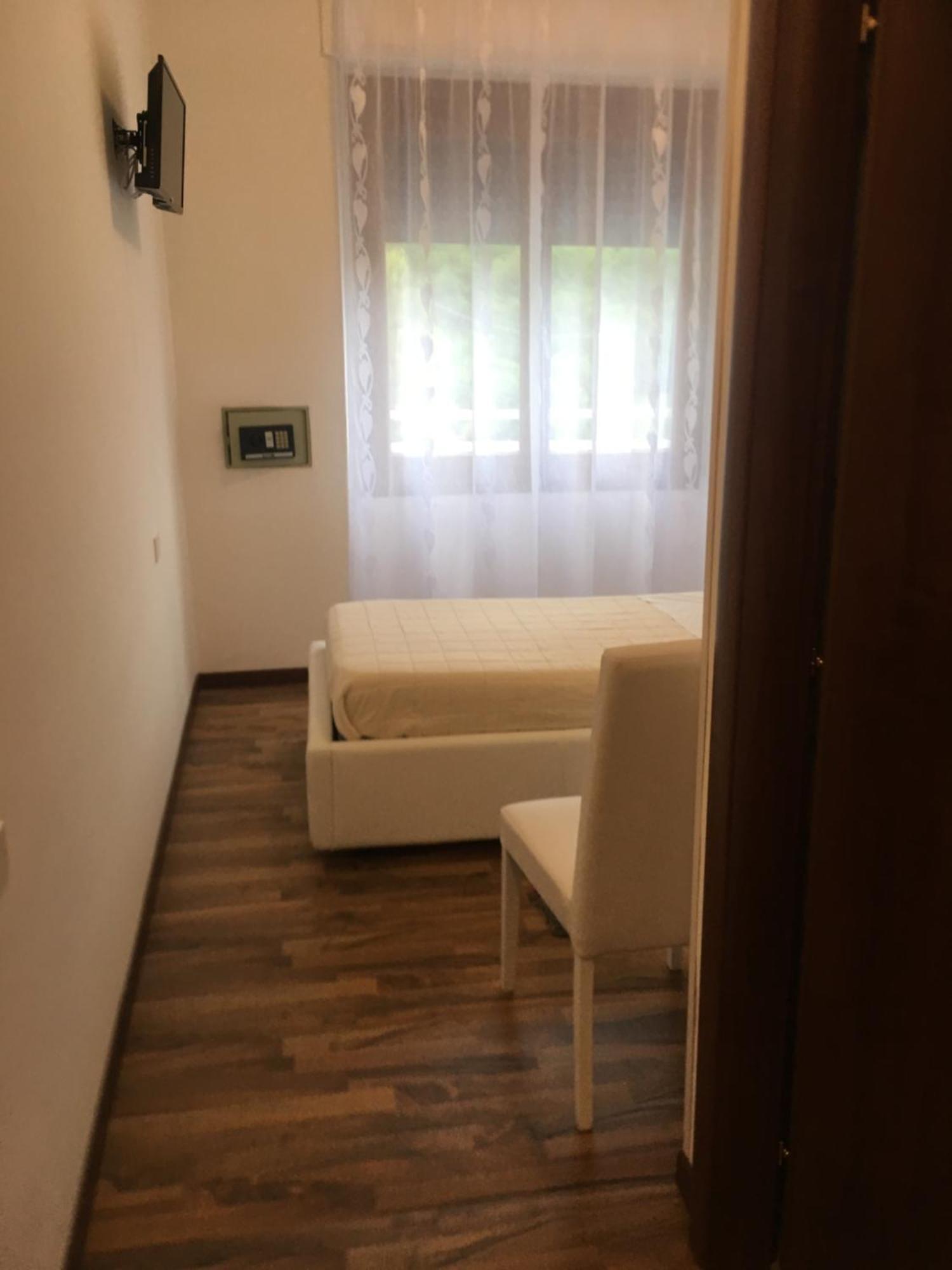 Albergo Al Lago Anfo Buitenkant foto
