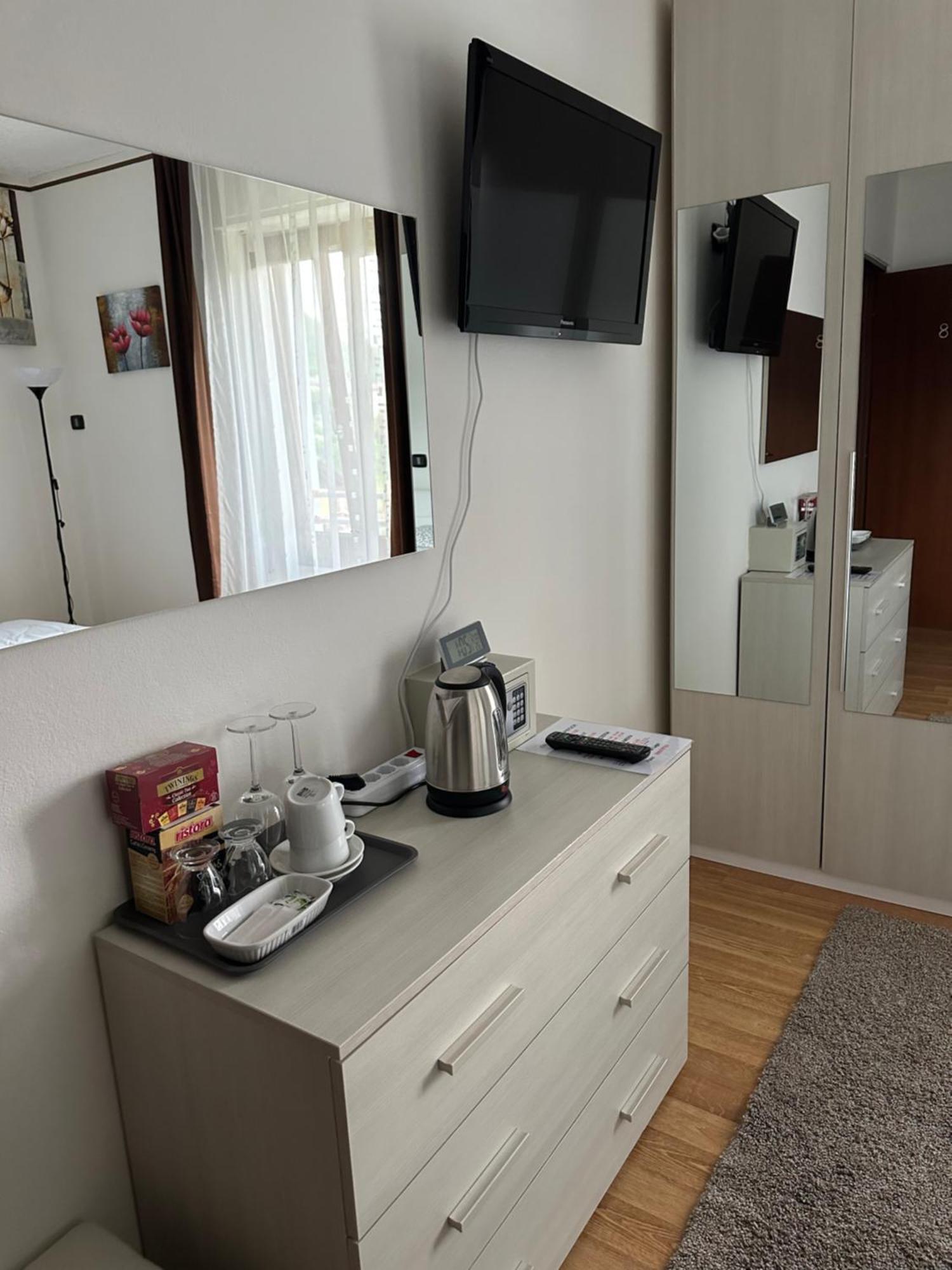 Albergo Al Lago Anfo Buitenkant foto