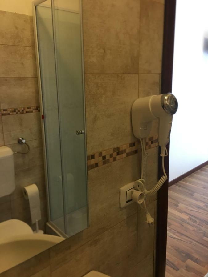 Albergo Al Lago Anfo Buitenkant foto